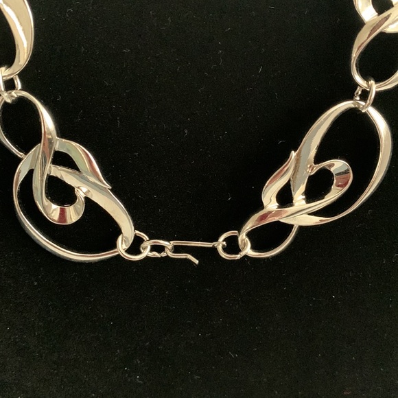 VTG 90’s AVON Silver Tone Spiral Necklace 17 1/2” Fish Hook Clasp Shiny - Picture 4 of 10